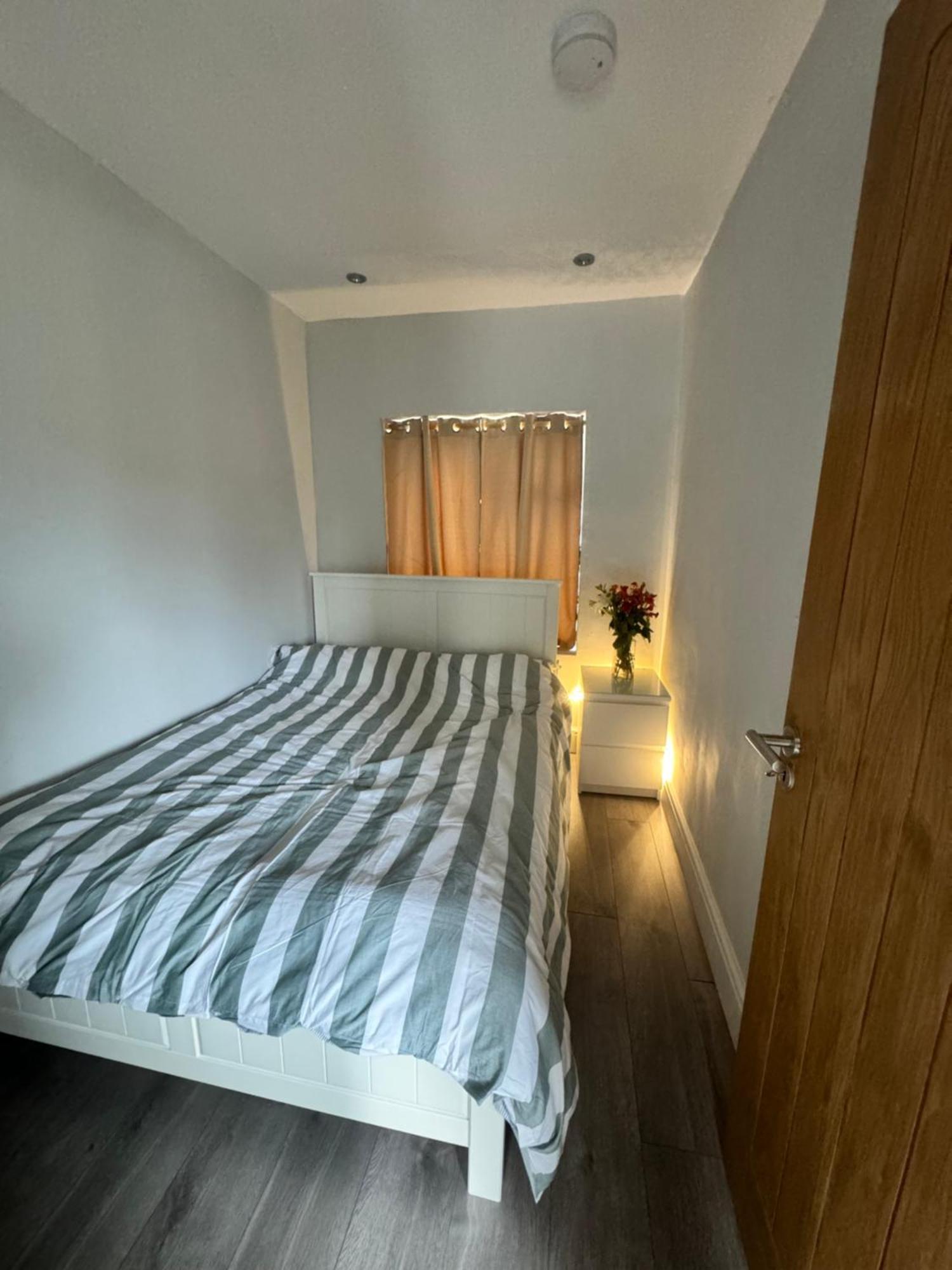1 Bed With Kitchenette And Bathroom Оксфорд Экстерьер фото